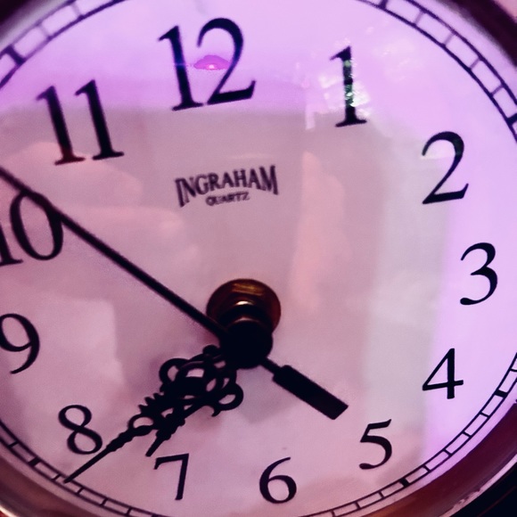 Ingraham® battery operated clock! - Picture 7 of 7